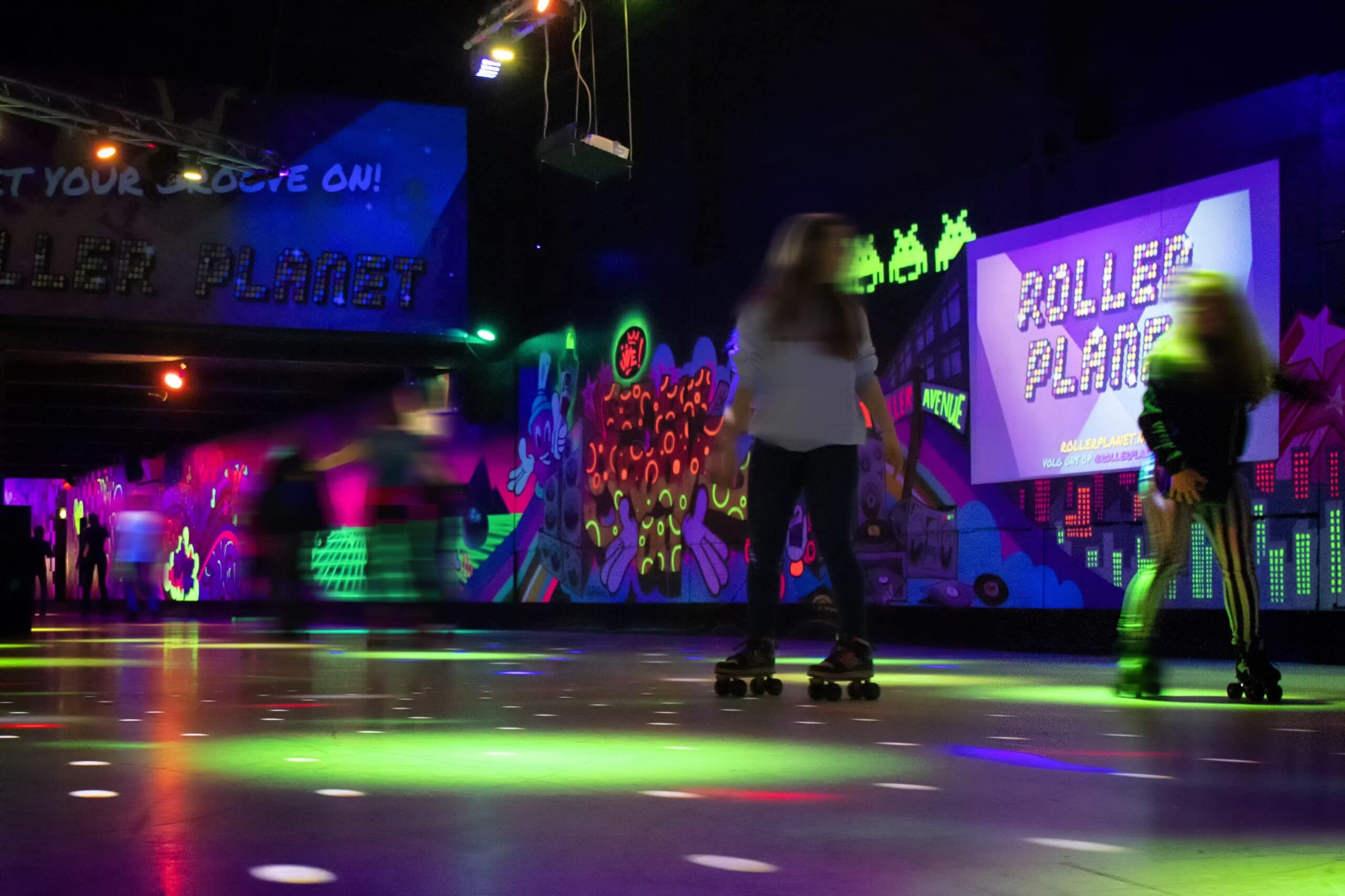 Rolschaatsbaan of rink in Amsterdam van Roller Planet met rollerskaters.