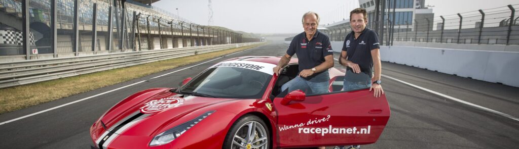 Michael Bleekemolen en Sebastiaan Bleekemolen voor een Race Planet Ferrari op Circuit Zandvoort.